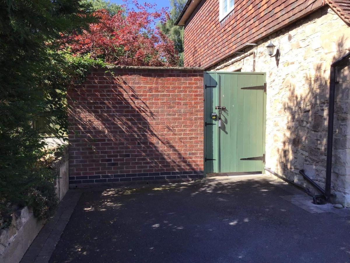 Quiet Residential Road, Short Walk To Hospital Apartment Derby